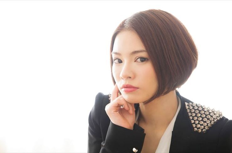 ショートカットの女性